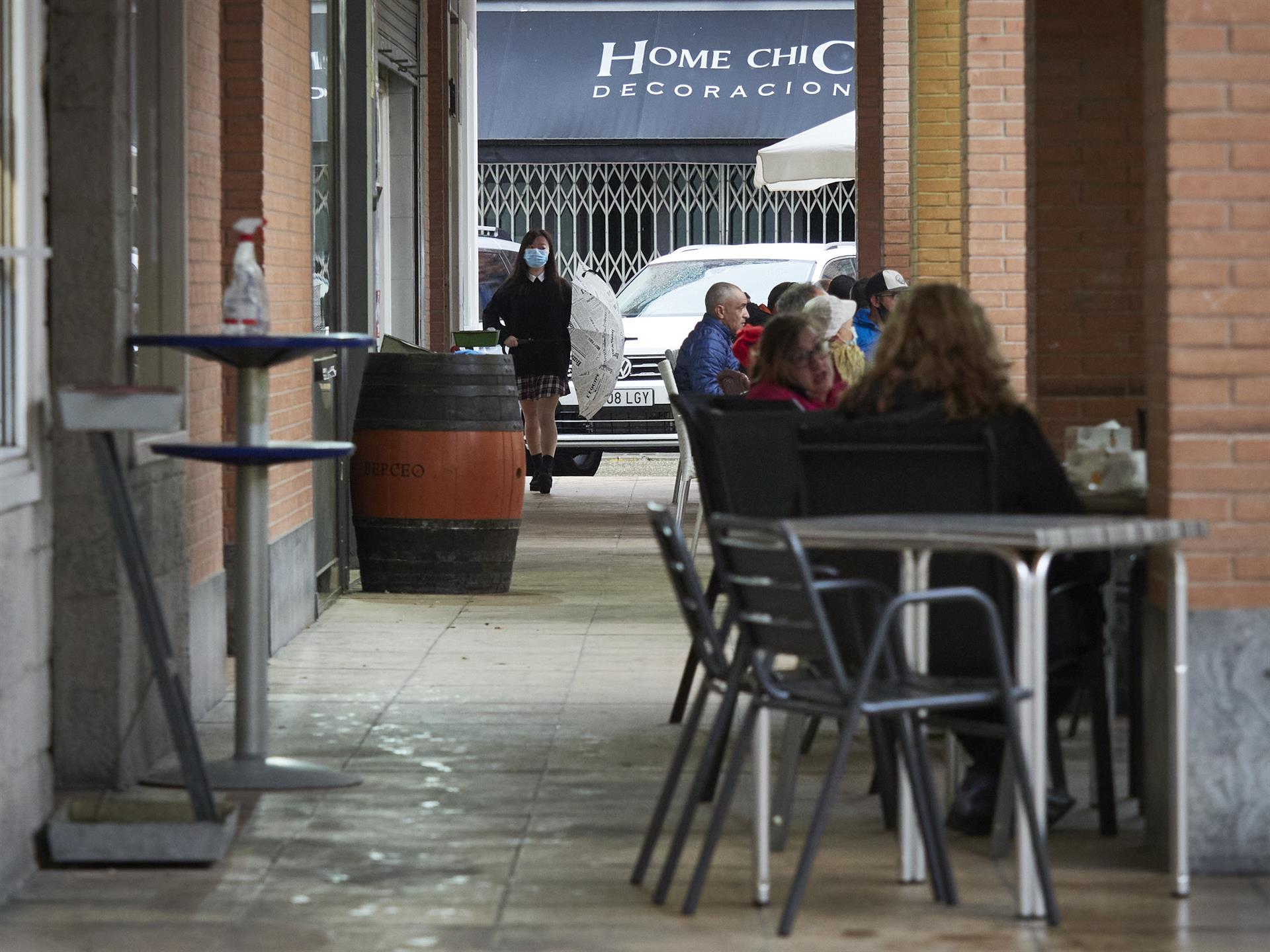 Sanidad notifica 11.325 nuevos casos en España, 3.722 en las últimas 24 horas, y 113 muertes más