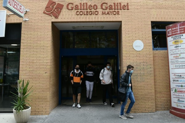 Inquietud en familias murcianas por el brote en el colegio mayor Galileo Galilei de Valencia: 13 positivos y 43 confinados... de momento