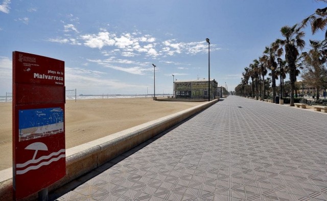 Tranvía a la Malvarrosa con destino El Recatí