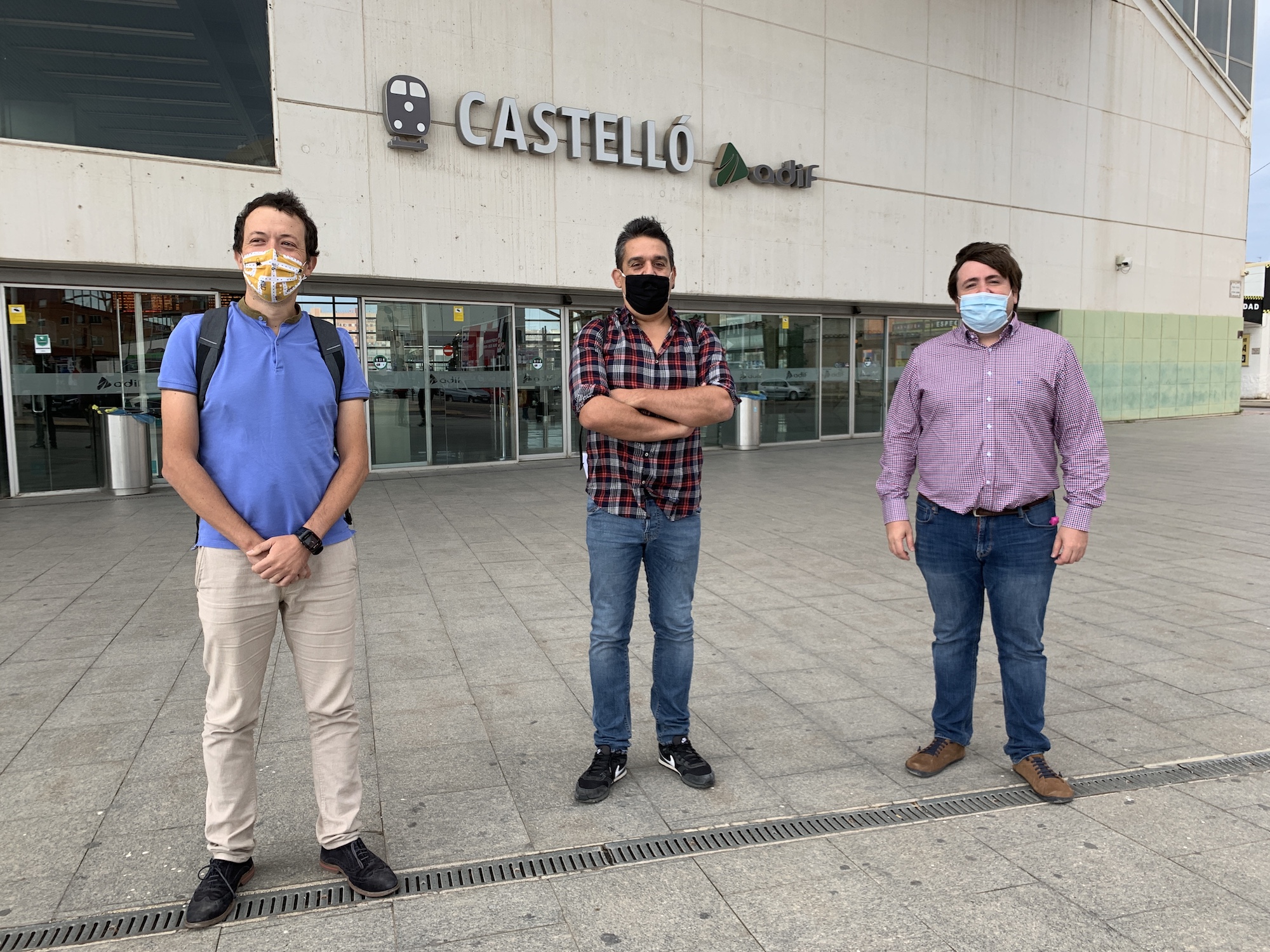 Francesc Mezquita, Carles Mulet y Vicent Granel, en los accesos a la estación de ferrocarriles de Castelló. - 