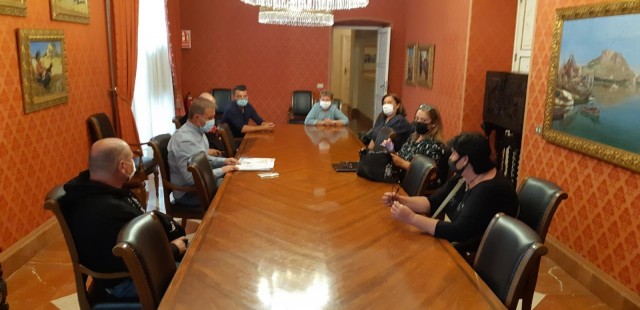 Compromís pide un estudio de necesidades por horas en la contrata de limpieza escolar de Alicante