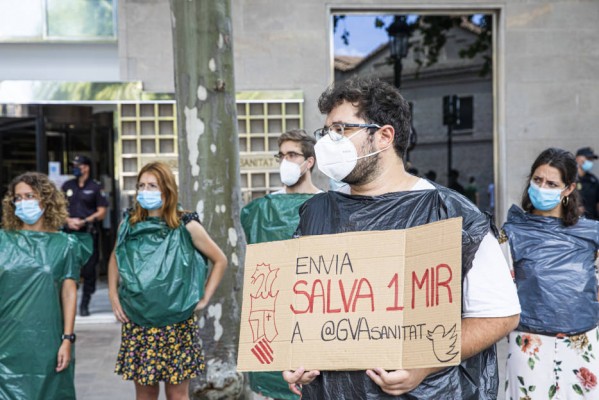 Las Corts aprueban por unanimidad pedir más plazas MIR y mejoras en su salario
