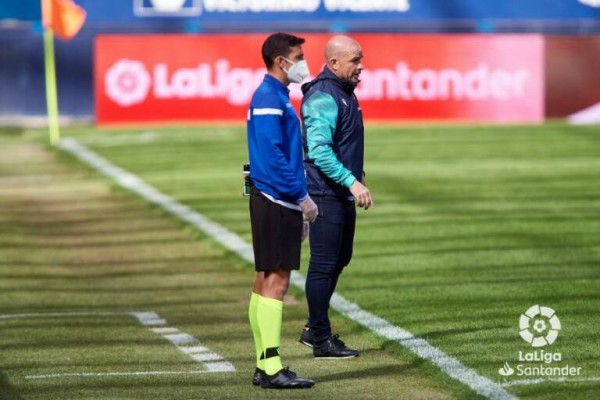 Estrada Fernández amonestó al asistente de Paco López y no al entrenador

