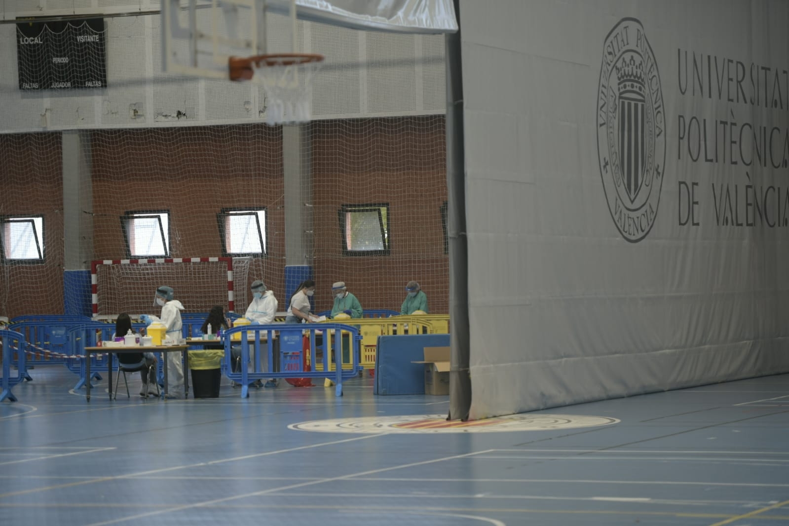 Sanidad realiza pruebas PCR tras el brote provocado por una fiesta en un colegio mayor 