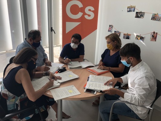 Cs San Vicente pide una investigación para aclarar el proceso para cubrir una plaza en la Biblioteca
