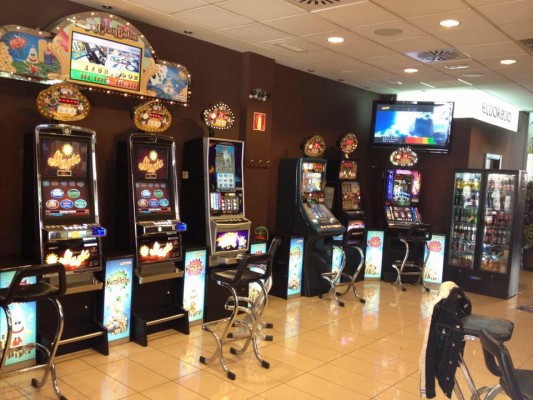 El dueño del Bingo Tres Forques de València entra como socio en Recreativos Pastor de Alcoy