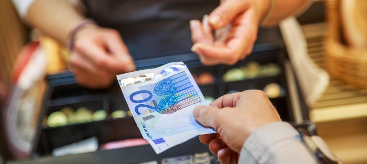 La UE a favor de aceptar el pago en efectivo como un ejercicio de los derechos fundamentales