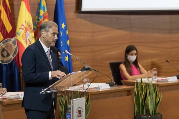 La UMH inaugura el curso con 13.000 estudiantes matriculados más en titulaciones oficiales, un 1% más