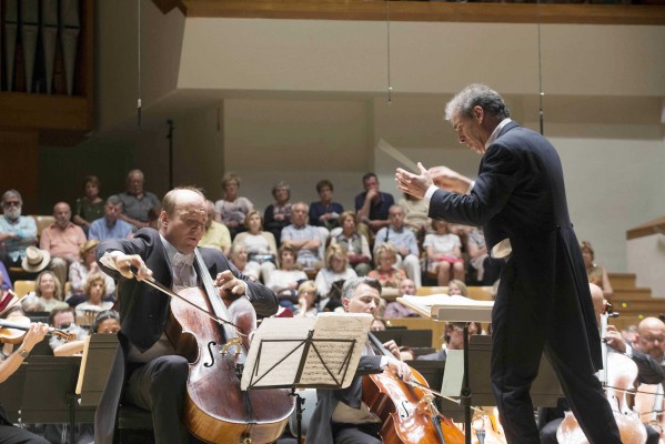Traub dirige su último concierto como director titular de la Orquesta de València