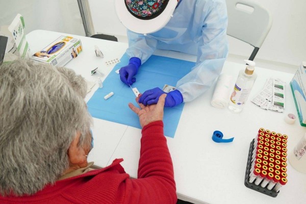 España registra 9.419 nuevos casos de coronavirus, 3.715 en las últimas 24 horas y 182 fallecidos