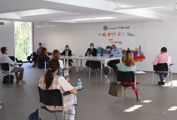 Vila-real recurre a Laboratorios Costa y Caricias para ampliar el suministro de jabón y papel a los colegios