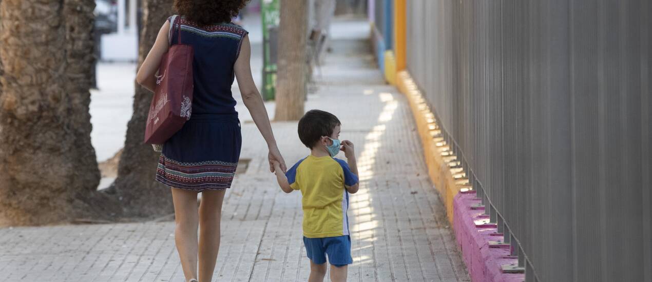 Los colegios del casco urbano de Lorca siguen con el candado: en las pedanías podrán abrir este lunes