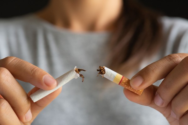 El parón turístico y la covid-19 apaga muchos cigarrillos: un 15% menos de ventas en agosto