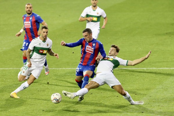 Elche y Huesca disputarán un encuentro inédito en Primera
