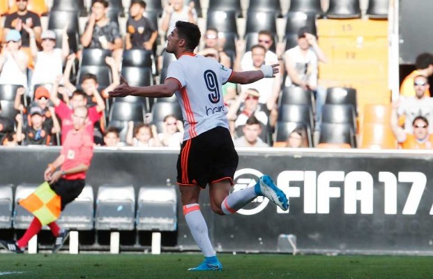 El VCF debe decidir si vende a Rafa Mir 