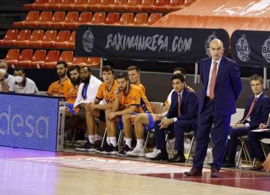 “Tenemos un aprendizaje de la pasada campaña, pero también hay que jugar bien a baloncesto y en eso vamos tarde”