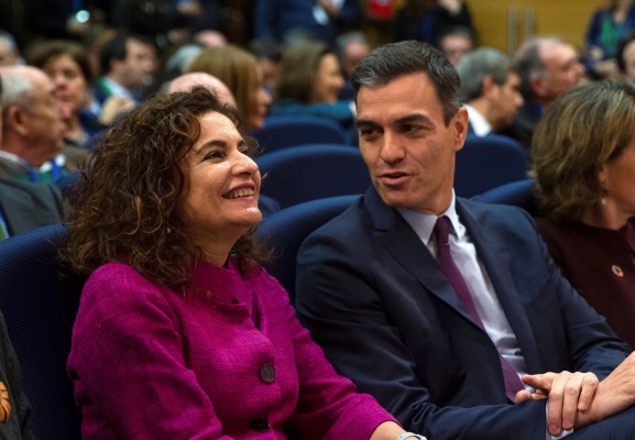 Montero negocia con los ayuntamientos recuperar el fondo de 5.000 millones: no hay acuerdo sobre el reparto
