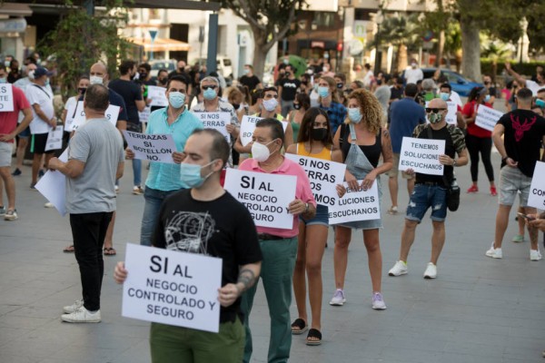 El PSOE insta a Barcala a emular a Calp o Novelda para que los pubs abran como las cafeterías