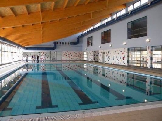 El Campello atrasa la licitación de la piscina a 2021 y EU insiste en que el proyecto está obsoleto