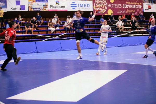 El Benidorm confía en que la EHF aplace su partido contra el Fivers en Viena y no se lo dé por perdido