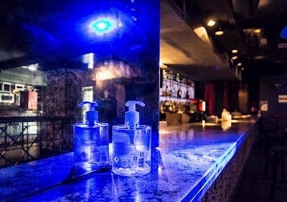 Desalojan de madrugada un pub de València con 42 personas dentro
