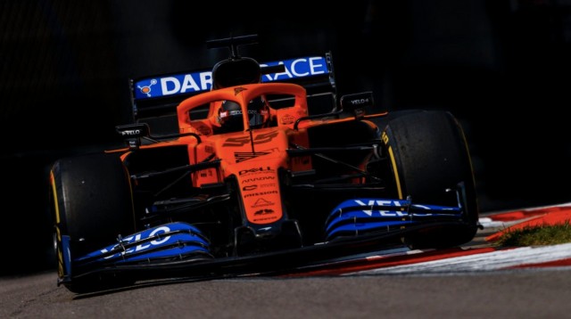 Carlos Sainz se retira en la primera vuelta de Rusia por un accidente
