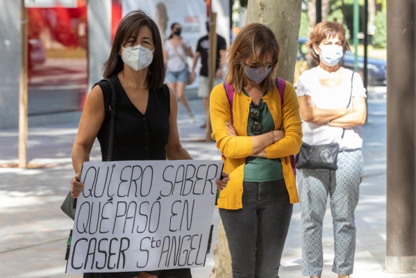 Familiares de los residentes protestan en Murcia contra 