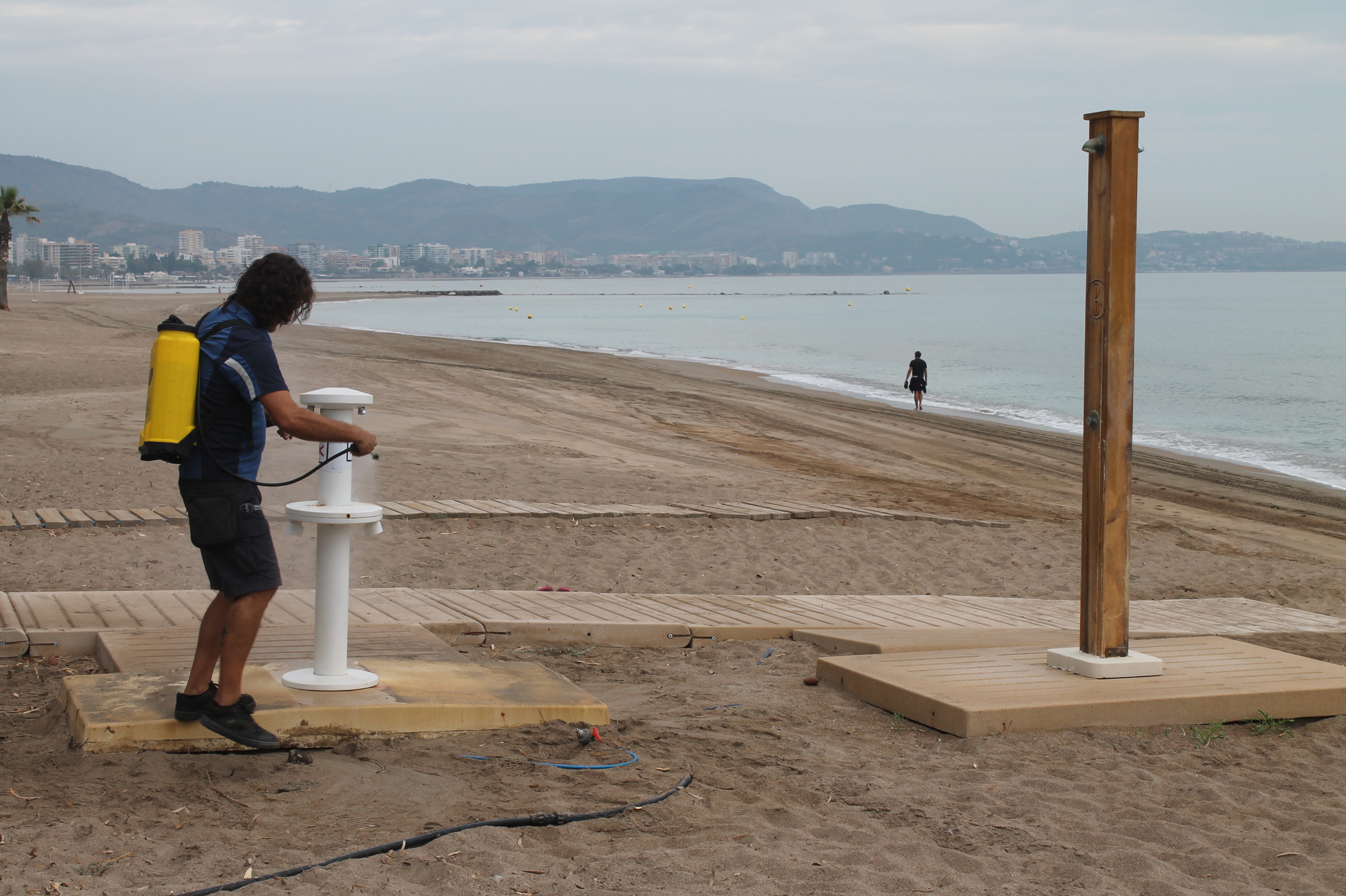Benicàssim continua amb les labors de desinfecció i neteja per evitar la propagació de la covid