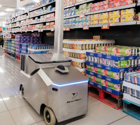 Una empresa de la UMH diseña un robot que desinfecta grandes superficies con ozono