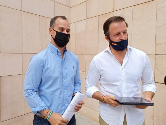 El Edificant enfrenta en Elche: el PP denuncia la situación en Torrellano y la licencia 'fantasma' de La Paz 