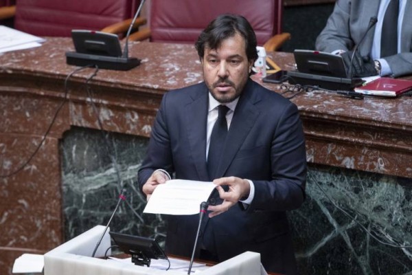 El PSOE vuelve a exigir la dimisión del consejero de Empleo por 