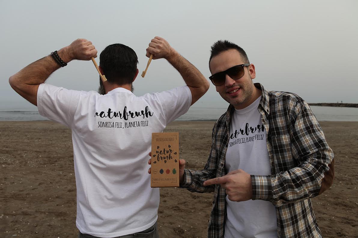 Naturbrush, cepillos dentales 'made in Valencia' hechos de bambú
