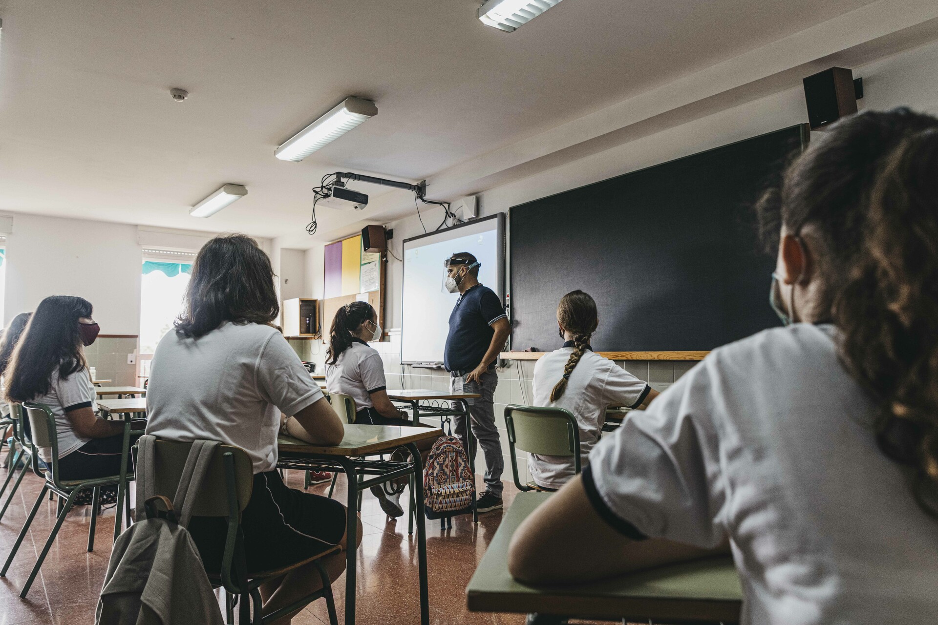 Los institutos reclaman más profesores ante la covid, según un sondeo del sindicato Stepv