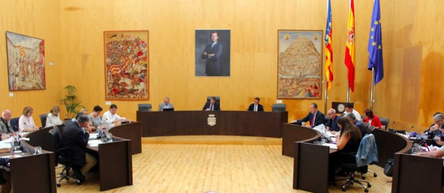 Benidorm, envuelta en un mar de dudas por la expropiación de El Moralet a Ortiz