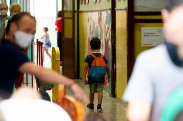 El 95,5% de las aulas de la Comunitat siguen sin casos y Marzà se muestra 