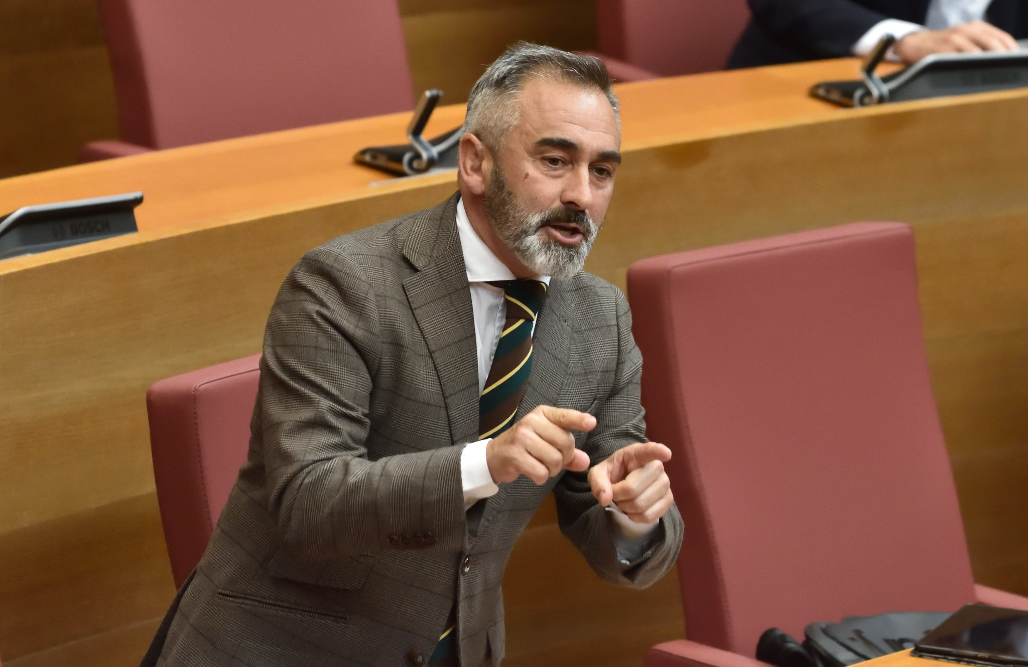 Barrachina (PP) pide explicaciones a Mollà por el retraso de las ayudas de la UE a los agricultores