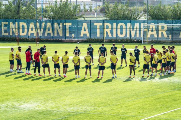 Albiol sigue al margen del grupo y Emery prueba con Funes Mori en la defensa