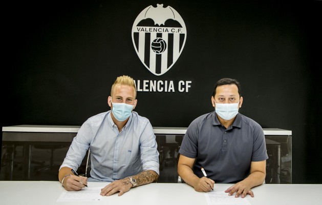 Oficial: Uros Racic renueva con el Valencia CF hasta 2024