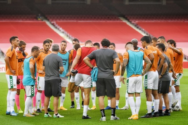 La RFEF sigue sin inscribir a Almirón y las opciones de que Muñoz dirija el sábado al Elche aumentan