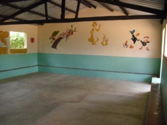 Manos Unidas Valencia construye en Angola aulas para una escuela de 700 niños