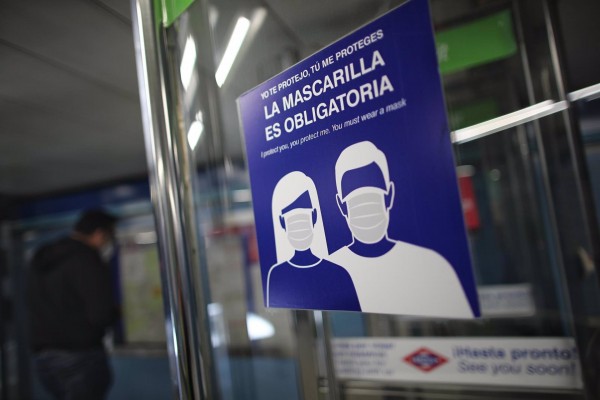 El uso de la mascarilla puede provocar sequedad ocular y dermatitis alrededor de la boca
