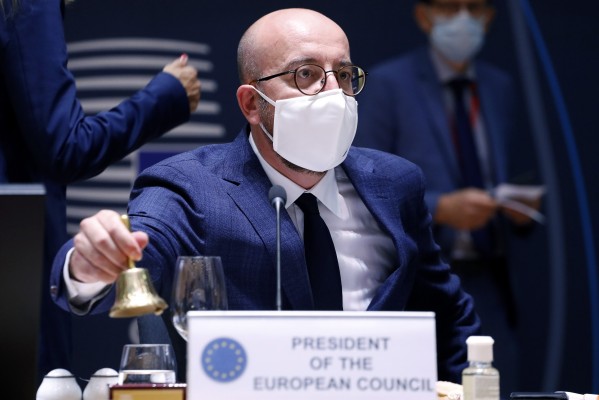 El Consejo Europeo aplaza la cumbre por un contacto de covid del presidente