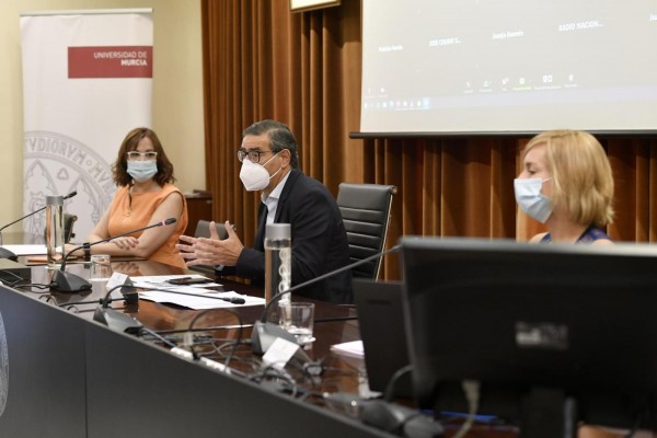 El techo de cristal de la UMU: sólo tres de cada diez catedráticos son mujeres 