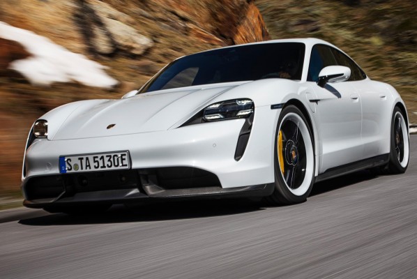 Porsche Taycan, Skoda Enyaq y Jaguar i-Pace, los eléctricos mejor valorados por los internautas