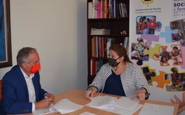 El Ayuntamiento de Alicante y Cruz Roja acuerdan colaborar durante los episodios de emergencia