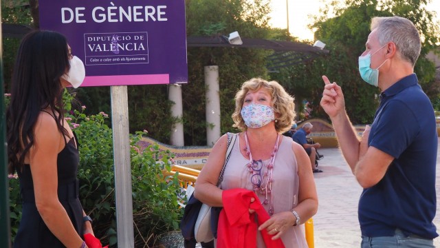 L'Eliana volvió a celebrar la Noche Violeta este domingo