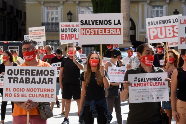 La hostelería valenciana y el ocio nocturno se movilizan por un 