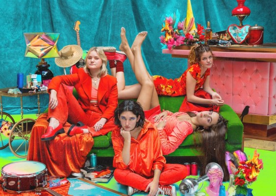 El Warm Up sigue vivo: Javiera Mena, La Habitación Roja o Hinds para consuelo gratuito de los festivaleros