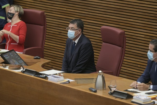 Morera preside el resto del debate tras dar negativo el PCR de un familiar directo