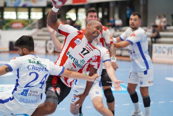 El Fertiberia Puerto de Sagunto suma ante el Cisne su primera victoria
